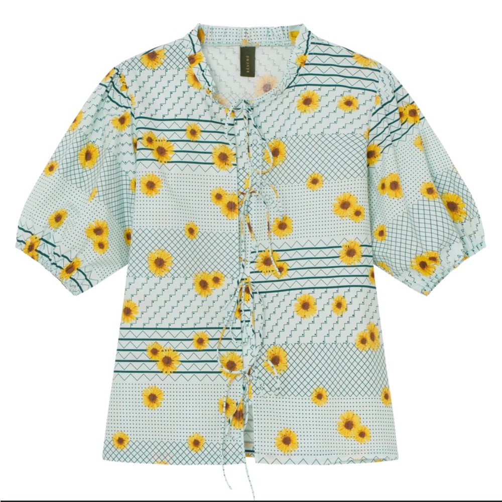 Résumé fluffy Frida RS floral tie up blouse